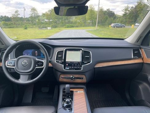 Used 2025 Volvo XC90 T8 Plus w/ Protection Package Premier AWD/4WD image 9
