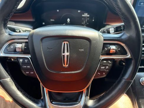 Used 2022 Lincoln Nautilus Reserve w/ Luxury Package AWD/4WD image 27