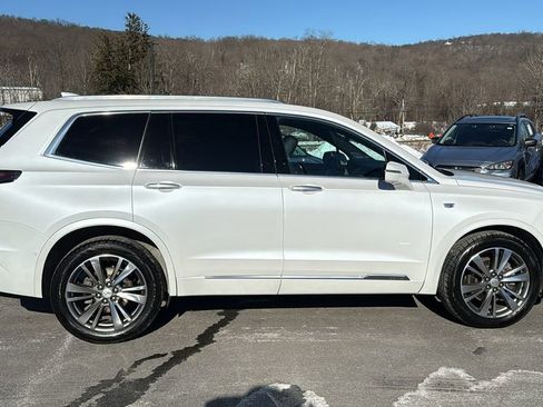 Used 2021 Cadillac XT6 Premium Luxury image 2