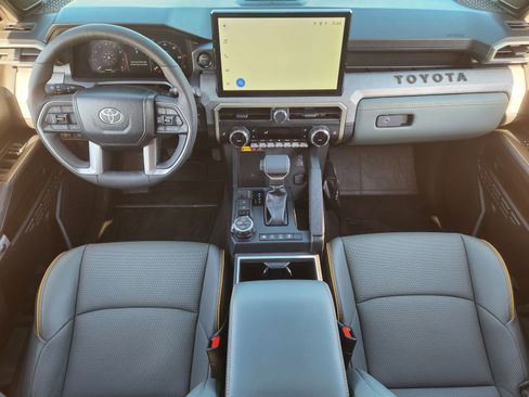Used 2025 Toyota Tacoma Trailhunter image 29