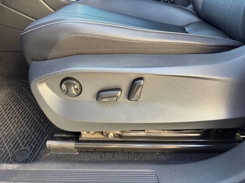 Used 2022 Volkswagen Tiguan SE image 11