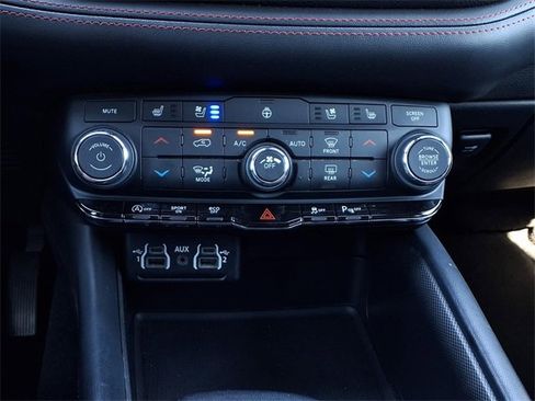 Used 2023 Dodge Durango GT image 17