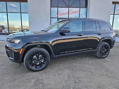 New 2026 Jeep Grand Cherokee Altitude AWD/4WD image 4