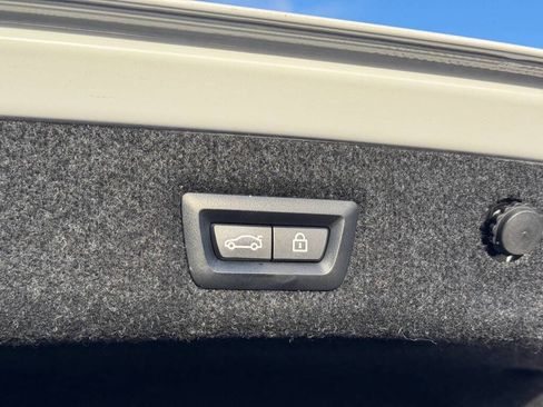 Used 2019 BMW 530i xDrive w/ M Sport Package image 31