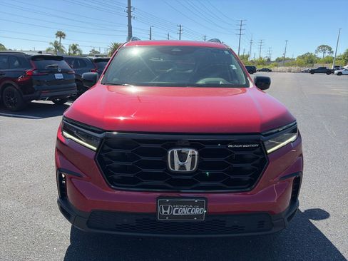 Used 2025 Honda Pilot Black Edition image 2