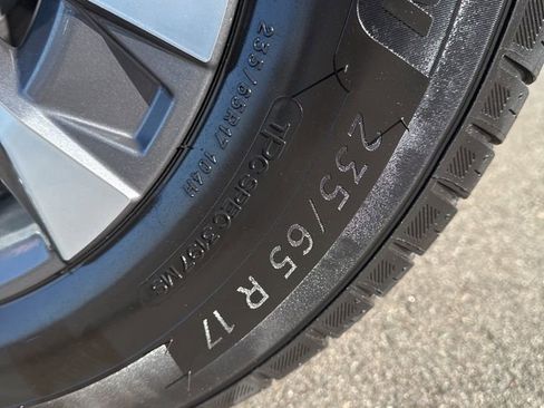 Used 2025 Chevrolet Equinox LT w/ Convenience Package II image 37