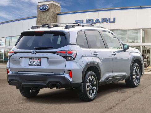 Used 2025 Subaru Forester Premium image 4
