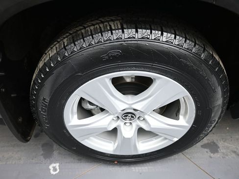 Certified 2024 Toyota Highlander LE image 12