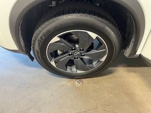 Used 2024 Nissan Rogue SV AWD/4WD image 30