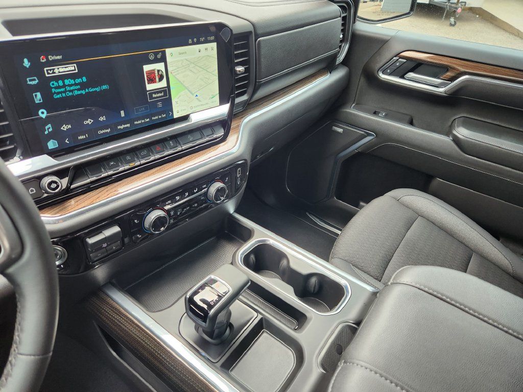 Used 2025 Chevrolet Silverado 1500 LT Trail Boss w/ Convenience Package II AWD/4WD image 16