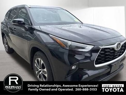 Used 2025 Toyota Highlander XLE image 4