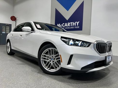Used 2025 BMW 530i xDrive w/ Premium Package AWD/4WD image 2