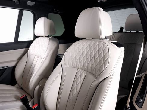 Used 2024 BMW X7 M60i w/ Executive Package image 26