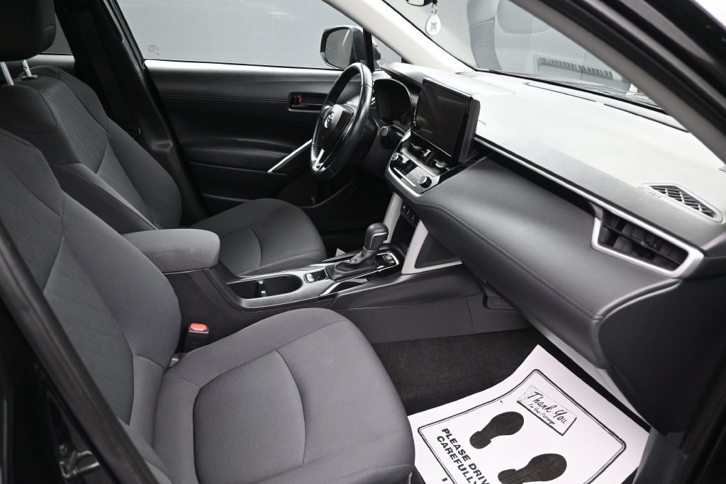 Used 2025 Toyota Corolla Cross LE AWD/4WD image 29