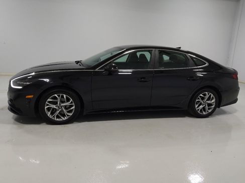 Used 2023 Hyundai Sonata SEL w/ Winter Weather Package FWD image 2