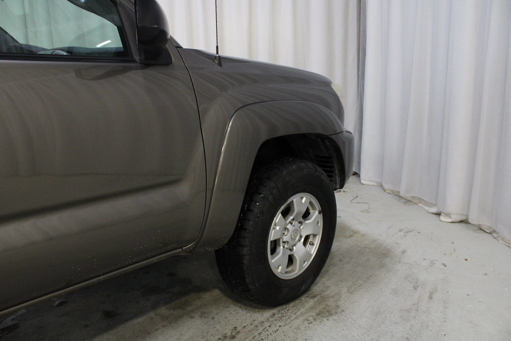 Used 2015 Toyota Tacoma 4x4 Double Cab w/ SR5 Package image 26
