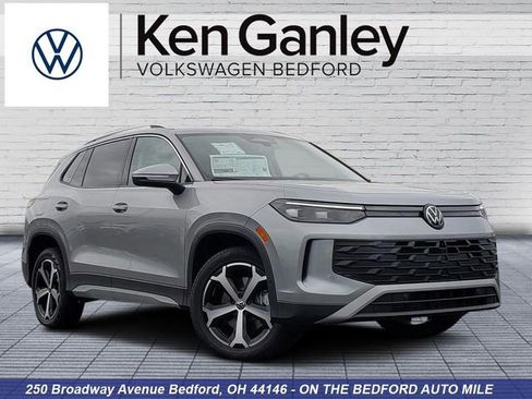 New 2026 Volkswagen Tiguan SE AWD/4WD image 1