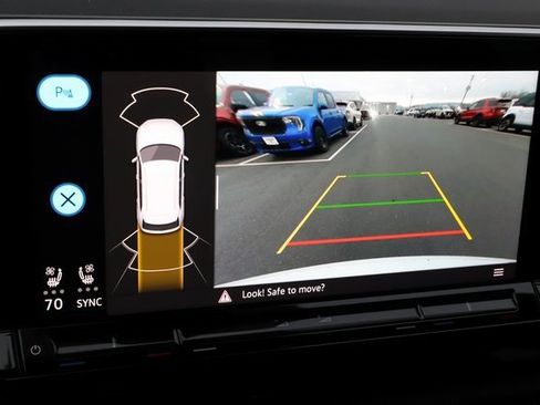 Used 2025 Volkswagen Atlas Cross Sport SE image 34