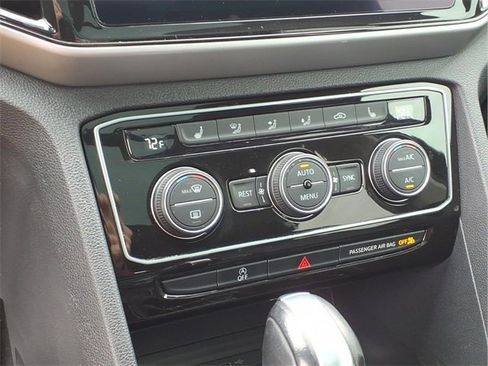 Used 2022 Volkswagen Atlas SEL R-Line image 9