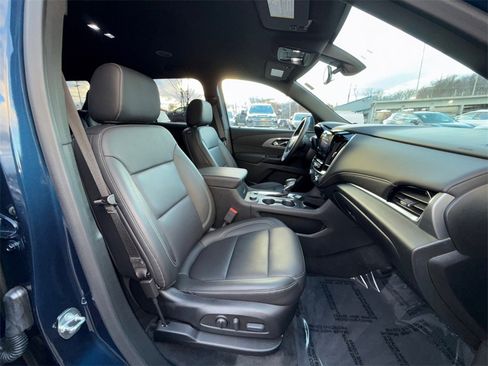 Used 2023 Chevrolet Traverse LT image 24