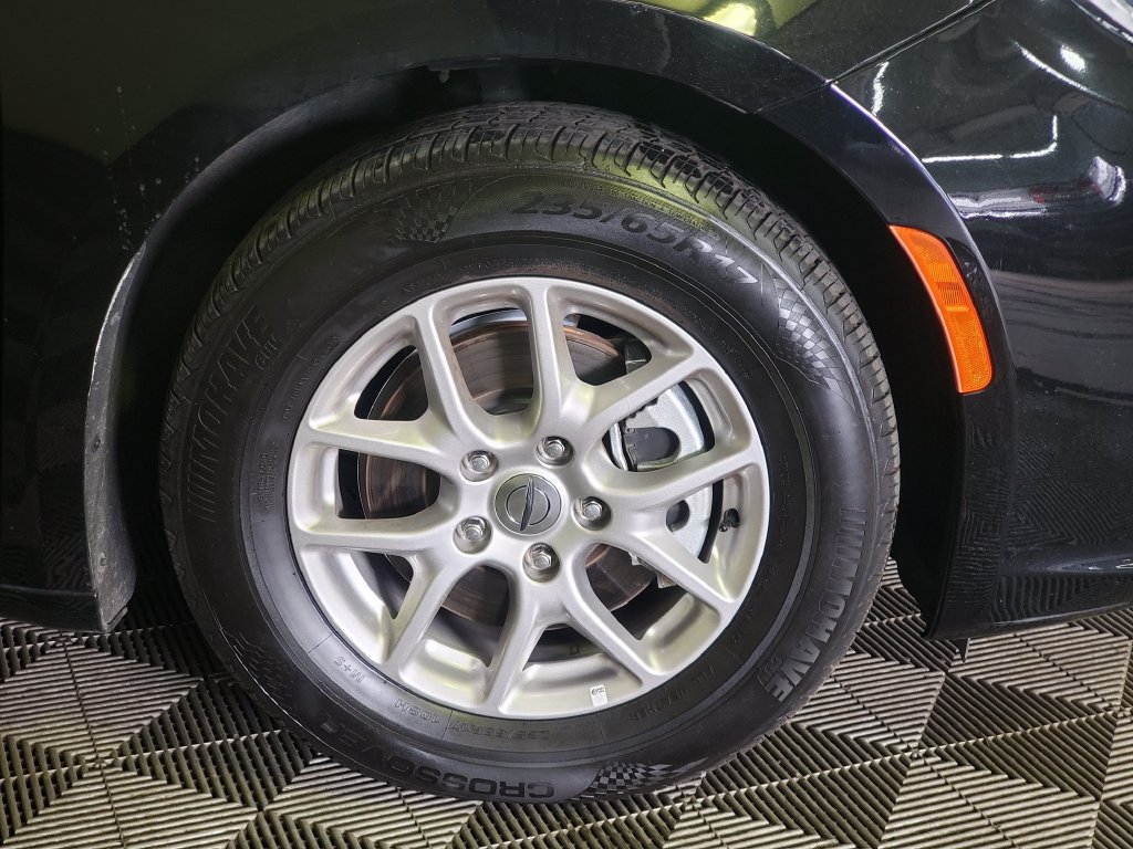 Used 2024 Chrysler Pacifica Touring-L FWD image 30