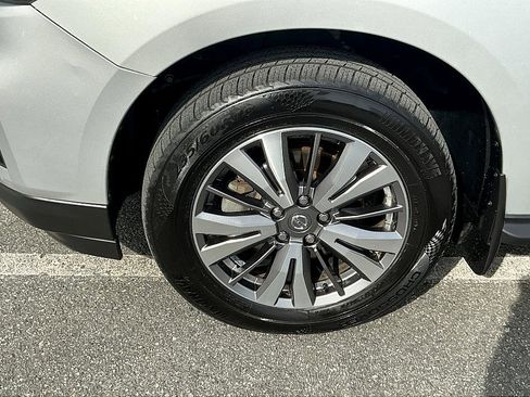 Used 2019 Nissan Pathfinder S image 7