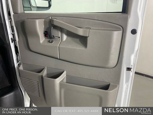 Used 2020 Chevrolet Express 3500 LT w/ LT Preferred Equipment Group RWD image 17