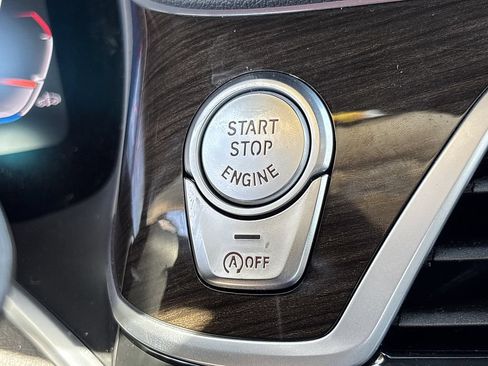 Used 2022 BMW 750i xDrive AWD/4WD image 19
