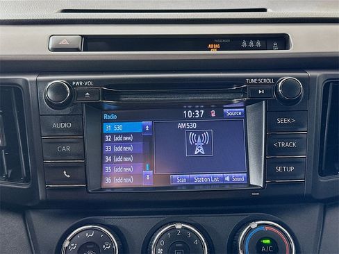 Used 2018 Toyota RAV4 LE image 17