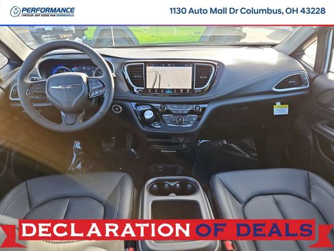 New 2026 Chrysler Pacifica Select image 17