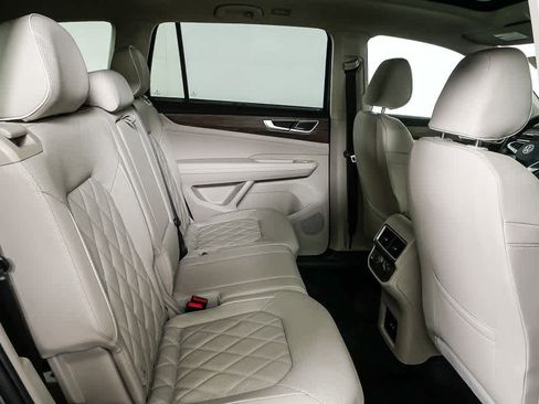 Certified 2025 Volkswagen Atlas SEL Premium R-Line image 24