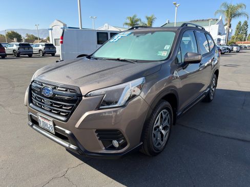 Used 2023 Subaru Forester Premium image 4