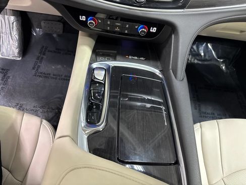 Used 2023 Buick Enclave Essence w/ Experience Buick Package AWD/4WD image 29