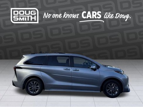 Used 2023 Toyota Sienna XLE image 6