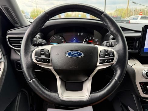 Used 2024 Ford Explorer XLT w/ Equipment Group 202A AWD/4WD image 19