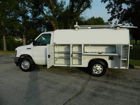 Used 2023 Ford E-350 and Econoline 350 Super Duty w/ Power Windows & Locks Group RWD image 7