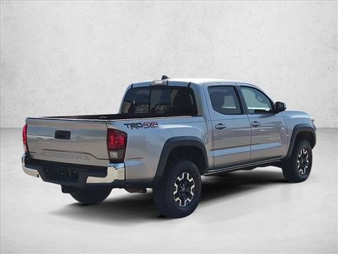 Used 2018 Toyota Tacoma TRD Off-Road AWD/4WD image 5