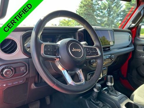 Used 2024 Jeep Wrangler Unlimited Sahara AWD/4WD image 9