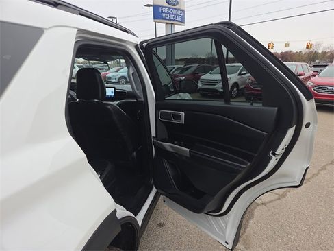 Certified 2022 Ford Explorer XLT w/ Equipment Group 202A image 10