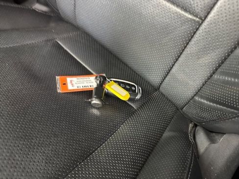 Used 2022 Hyundai Elantra Limited w/ Cargo Package image 33