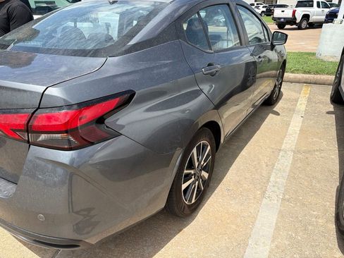 Used 2025 Nissan Versa SV FWD image 5
