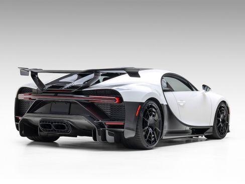 Used 2021 Bugatti Chiron Pur Sport image 5