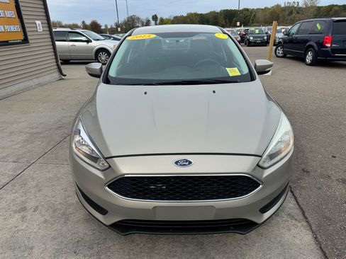 Used 2015 Ford Focus SE image 2