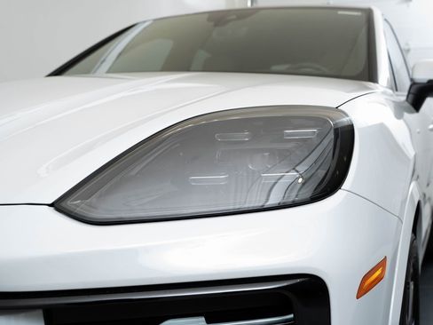 Certified 2024 Porsche Cayenne Coupe image 14