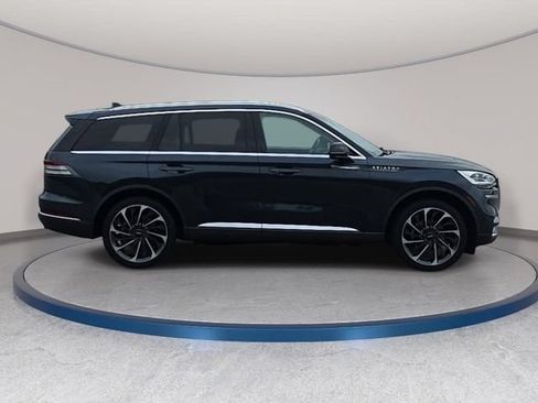 Used 2023 Lincoln Aviator Reserve w/ Equipment Group 201A AWD/4WD image 4