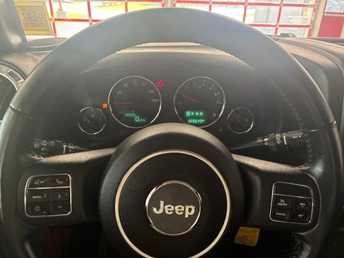 Used 2017 Jeep Wrangler Unlimited Rubicon w/ Cold Weather Group AWD/4WD image 45