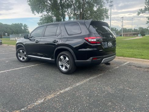 Used 2025 Honda Pilot EX-L image 5