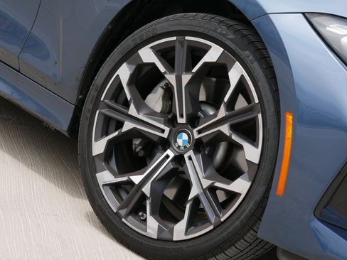 Certified 2025 BMW 330i Sedan w/ Premium Package RWD image 11