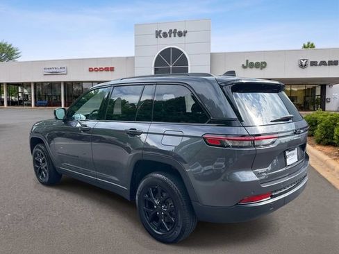 Certified 2025 Jeep Grand Cherokee Altitude AWD/4WD image 4