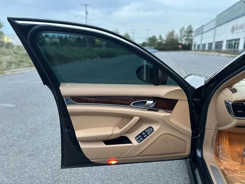 Used 2010 Porsche Panamera 4S image 32